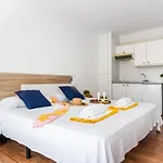 302 Modern, Light, Comfortable With Swimming Pool Apartment *